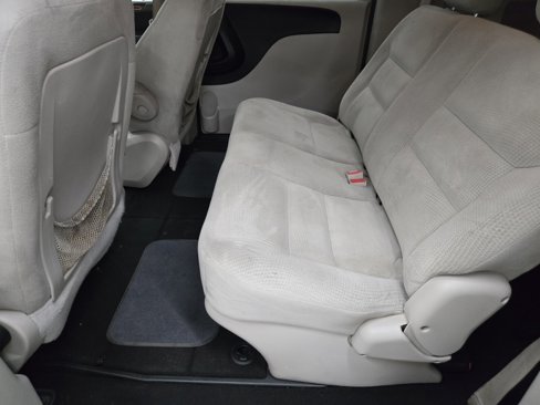Used 2017 Dodge Grand Caravan SE w/ UConnect Hands-Free Group image 9