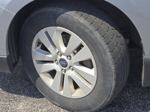 Used 2019 Subaru Outback 2.5i Premium image 7