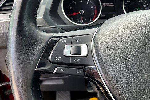 Used 2018 Volkswagen Tiguan SE w/ Panoramic Sunroof Package image 23