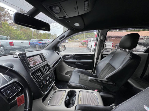 Used 2019 Dodge Grand Caravan SXT image 20