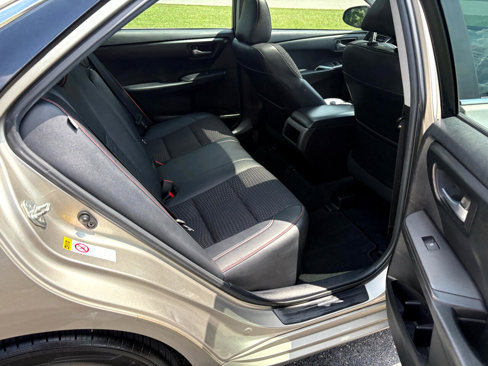 Used 2015 Toyota Camry SE image 16