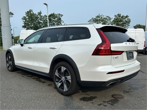 Used 2020 Volvo V60 T5 Cross Country image 5
