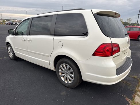 Used 2012 Volkswagen Routan SE image 6