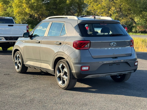 Used 2023 Hyundai Venue SEL image 7