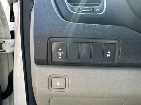 Used 2018 Kia Sedona L image 22