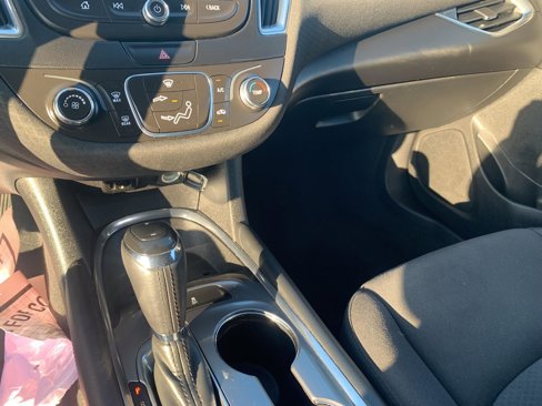 Used 2018 Chevrolet Malibu LT image 14