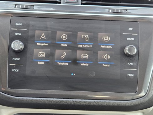 Used 2022 Volkswagen Tiguan SE image 19