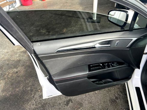 Used 2016 Ford Fusion SE w/ Equipment Group 201A image 7