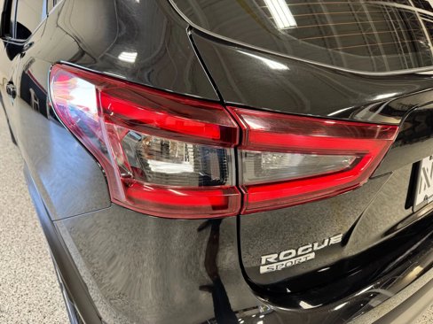 Used 2021 Nissan Rogue Sport S image 9