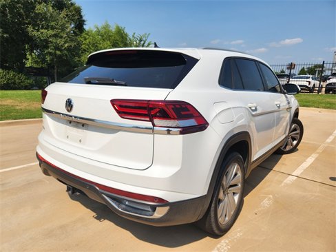Used 2020 Volkswagen Atlas Cross Sport SE w/ Towing Package image 4