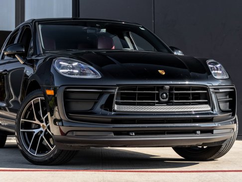 Certified 2023 Porsche Macan image 9