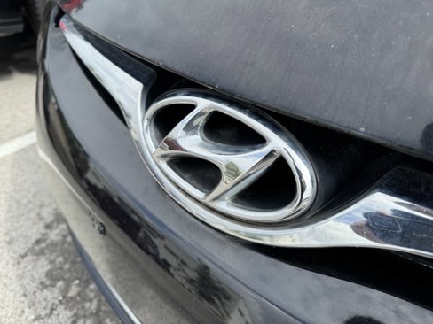 Used 2015 Hyundai Elantra SE w/ Option Group 03 image 6