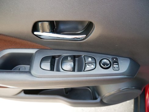 Used 2023 Nissan Kicks SR image 16