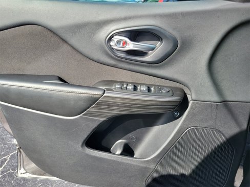Used 2014 Jeep Cherokee Latitude w/ Cold Weather Group image 28