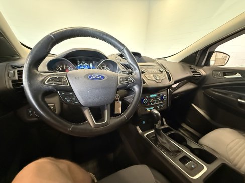 Used 2018 Ford Escape SE w/ SE Sport Appearance Package image 10