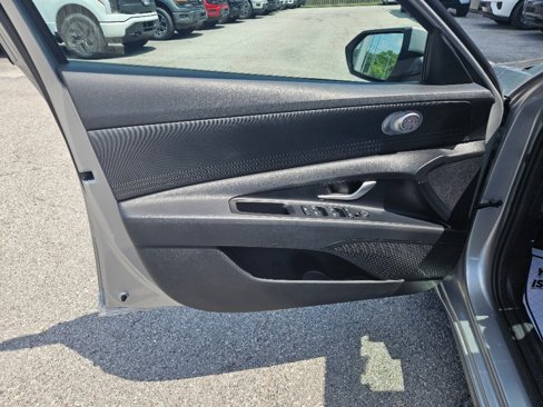 Used 2023 Hyundai Elantra SEL image 19
