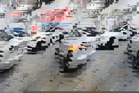 Used 2018 Tesla Model 3 Long Range image 8