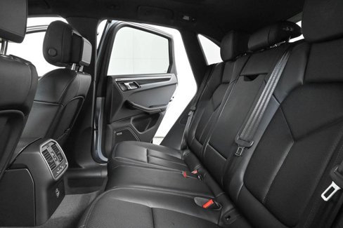 Certified 2025 Porsche Macan image 17