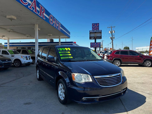 Used 2013 Chrysler Town & Country Touring image 1