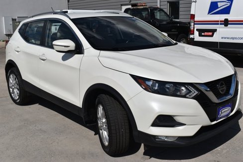 Used 2021 Nissan Rogue Sport SV image 3