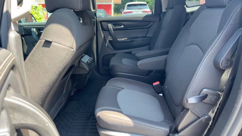 Used 2017 Chevrolet Traverse LT w/ Style and Technology Package image 15