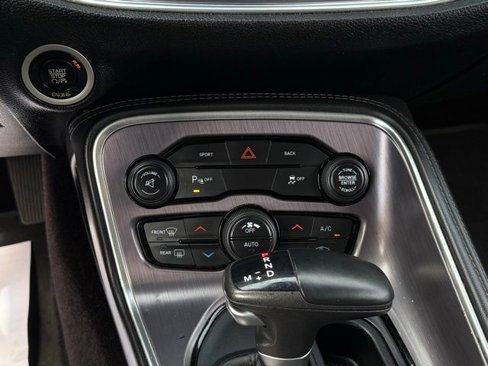 Used 2015 Dodge Challenger SXT w/ Driver Convenience Group image 22