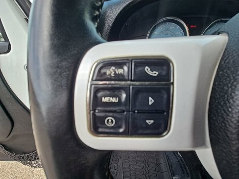 Used 2014 Jeep Wrangler Unlimited Sahara image 15