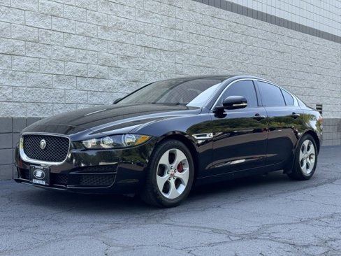 Used 2018 Jaguar XE image 1