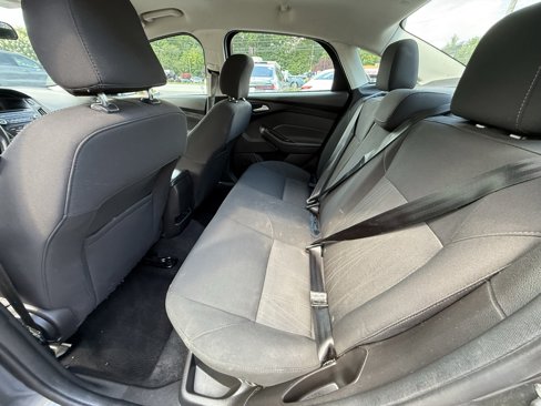 Used 2017 Ford Focus SE w/ Cold Weather Package image 12