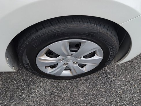 Used 2016 Hyundai Elantra SE image 8