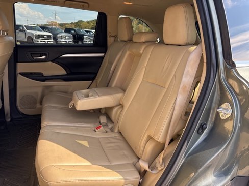Used 2015 Toyota Highlander XLE image 11