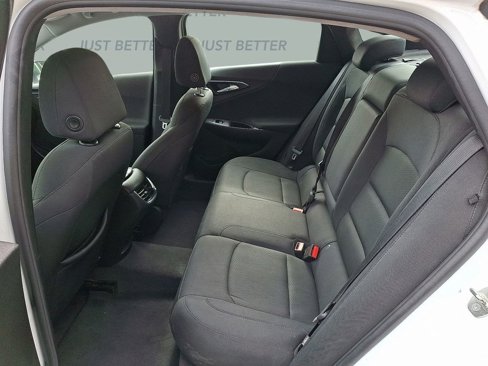 Used 2016 Chevrolet Malibu LT image 8