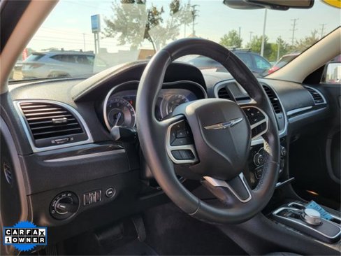 Used 2018 Chrysler 300 Touring w/ Sport Appearance Package image 17