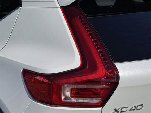 Certified 2025 Volvo XC40 B5 Core w/ Protection Package Premier image 8