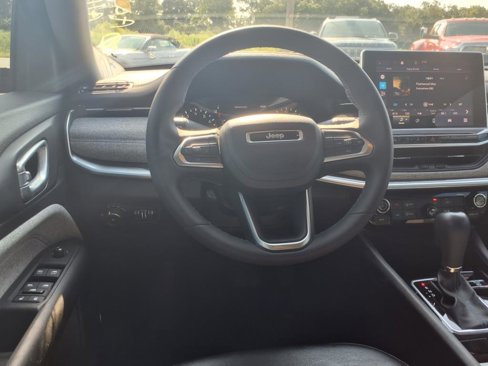 Used 2022 Jeep Compass Latitude image 4
