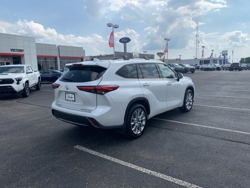 Used 2022 Toyota Highlander Limited image 4