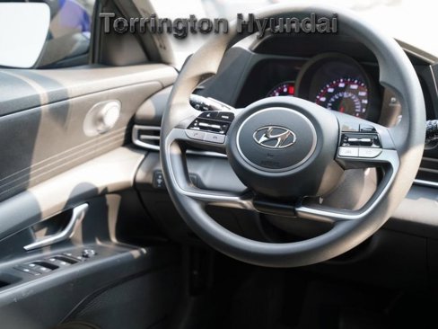 Used 2022 Hyundai Elantra SEL w/ Cargo Package image 10