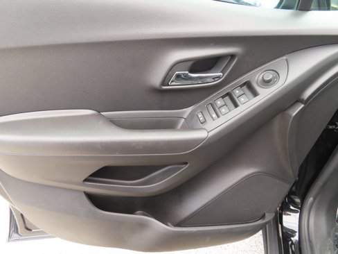 Used 2020 Chevrolet Trax LT w/ LT Convenience Package image 25