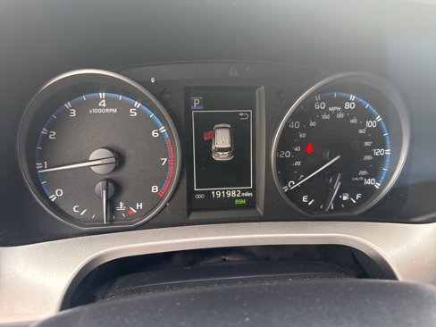Used 2018 Toyota RAV4 XLE image 10