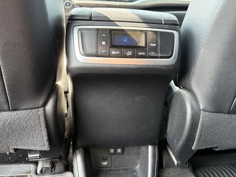 Used 2019 Toyota Highlander XLE image 24
