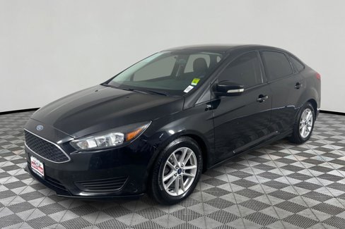 Used 2015 Ford Focus SE image 1