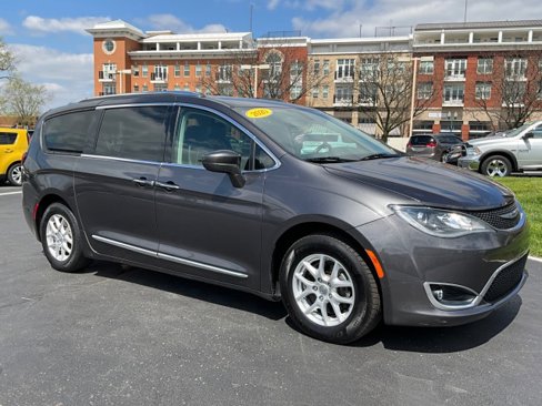Used 2020 Chrysler Pacifica Touring-L image 40