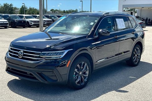 Certified 2022 Volkswagen Tiguan SE w/ Panoramic Sunroof Package image 9