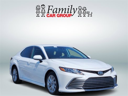 Used 2022 Toyota Camry LE image 2