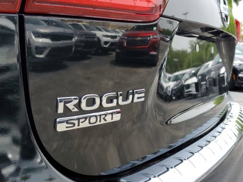 Used 2020 Nissan Rogue Sport SV image 5