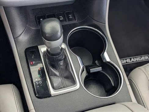 Used 2018 Toyota Highlander Plus image 12
