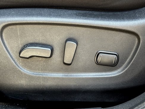 Used 2020 Nissan Rogue SV w/ Premium Package image 12