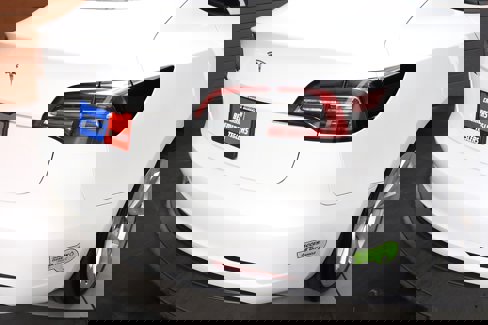 Used 2023 Tesla Model 3 Standard Range image 3