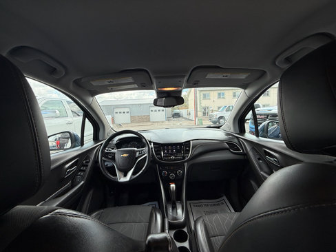 Used 2020 Chevrolet Trax LT w/ LT Convenience Package image 17