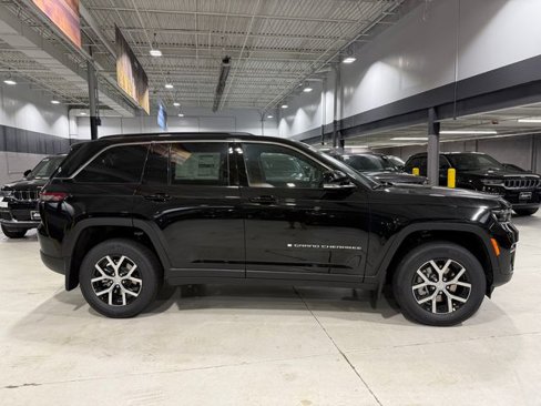 New 2025 Jeep Grand Cherokee Limited image 8